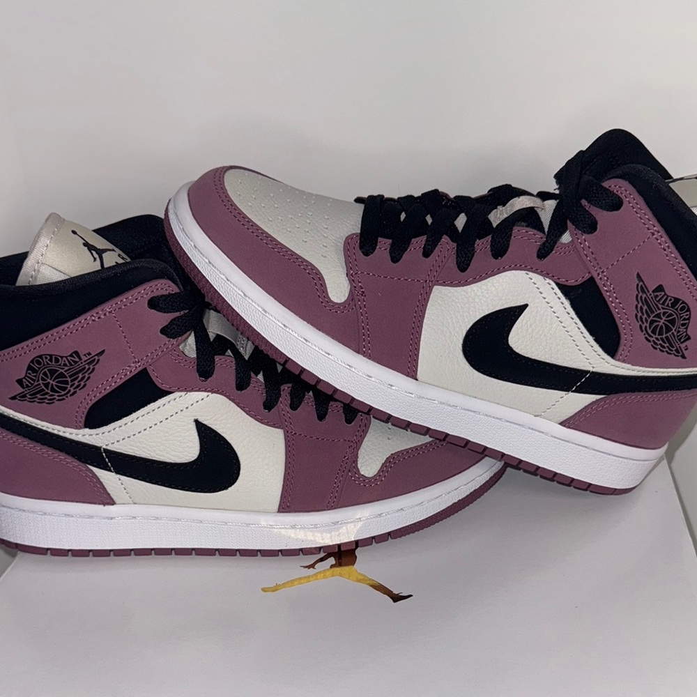 Air Jordan 1 Mid SE women’s 7